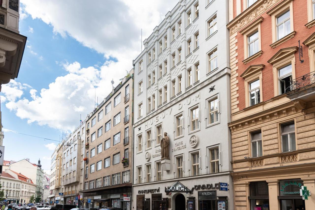 Theatre 9 Apartments By Adrez Prága Kültér fotó